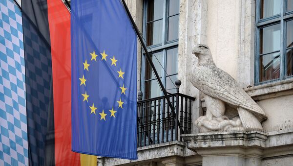 Флаги Баварии, Германии и Евросоюза на правительственном здании   - Sputnik Молдова