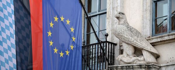 Флаги Баварии, Германии и Евросоюза на правительственном здании в преддверии проведения 54-й Мюнхенской конференции по вопросам безопасности Флаги Баварии, Германии и Евросоюза на правительственном здании в преддверии проведения 54-й Мюнхенской конференции по вопросам безопасности - Sputnik Молдова