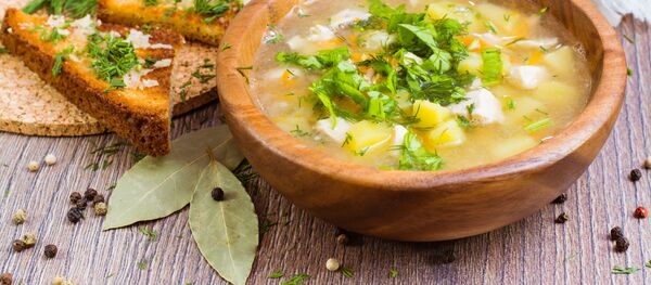 Гороховый суп в тарелке - Sputnik Moldova