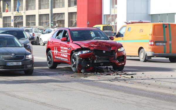 Accident pe strada Mihai Viteazul din Chișinău - Sputnik Moldova