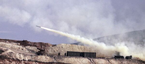 Turkish artillery fires toward Syrian Kurdish positions in Afrin area, Syria, from Turkish side of the border in Hatay, Turkey, Friday, Feb. 9, 2018 - Sputnik Moldova-România