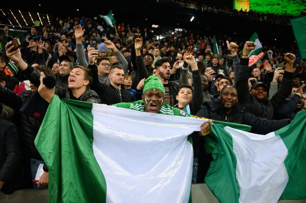 В успехах сборной Нигерии, где основными религиями являются христианство и ислам, можно узреть Промысел Божий или волю Аллаха. Но и без веры болельщиков в свою команду не обошлось.   - Sputnik Молдова