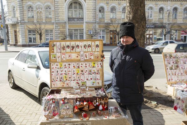 Și bărbații vând mărțișoare - Sputnik Moldova