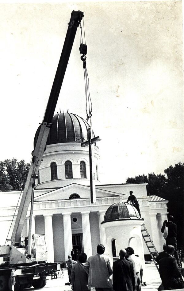 Реставрация Кафедрального собора в Кишиневе, начало 90-х годов ХХ века - Sputnik Молдова