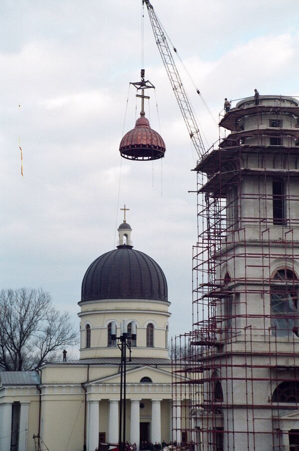 Реставрация колокольни у Кафедрального собора в Кишиневе, конец 90-х годов ХХ века - Sputnik Молдова