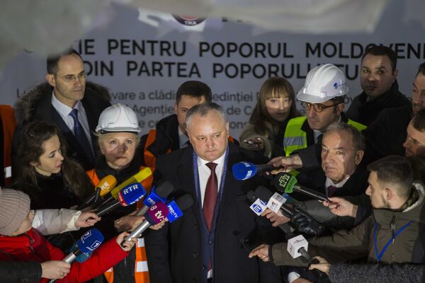Брифинг президента Молдовы Игоря Додона и бывшего посла Турции в Молдове Хулуси Кылыча - Sputnik Молдова