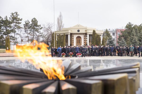 Вечный огонь на мемориале воинской славы Вечность - Sputnik Молдова