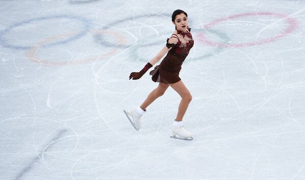 Evghenia Medvedeva (Rusia) evoluează în programul scurt feminin în cadrul Jocurilor Olimpice din Pyeongchang - Sputnik Moldova