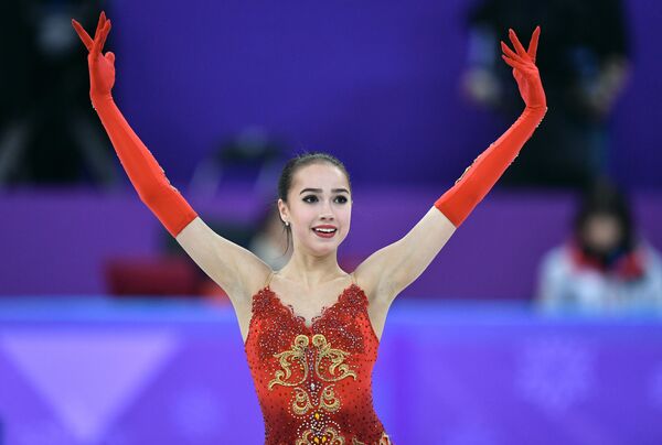 Alina Zaghitova (Rusia) evoluează în programul scurt feminin în cadrul Jocurilor Olimpice din Pyeongchang - Sputnik Moldova