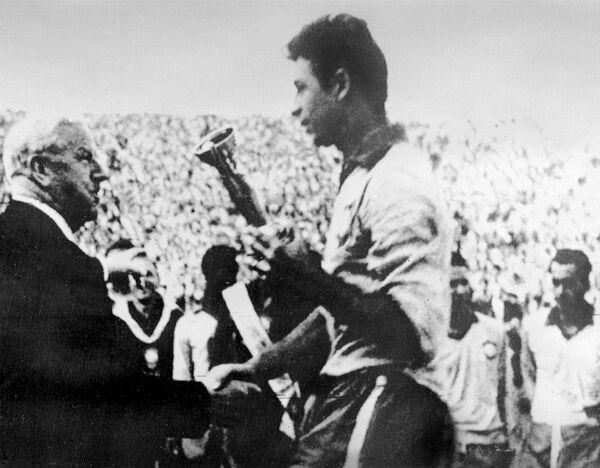Campionatele Mondiale de fotbal (IX+). Zeița de Aur, legendă a timpurilor noi Campionatele Mondiale de fotbal (IX+). Zeița de Aur, legendă a timpurilor noi - Sputnik Moldova-România