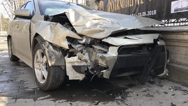 Accident la intersecția străzilor 31 august și Mitropolit Gavriil Bănulescu-Bodoni - Sputnik Moldova