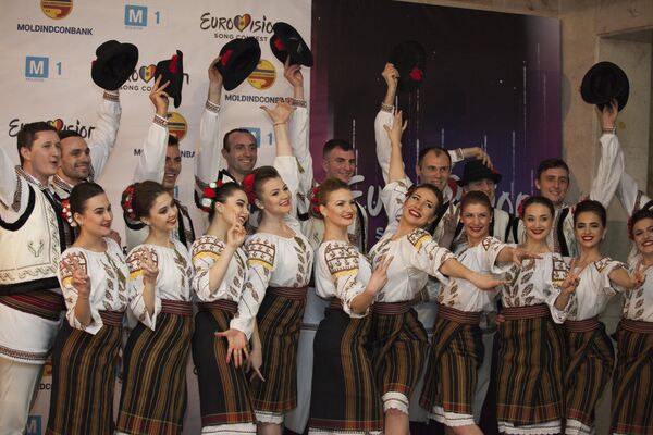 Пока зрители голосовали для них выступил танцевальный коллектив - Sputnik Молдова