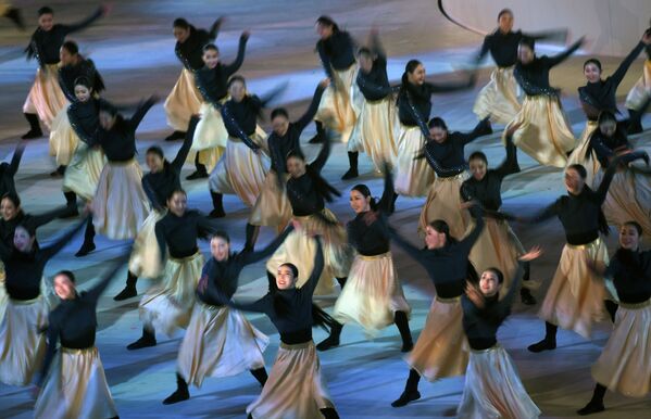Участницы церемонии закрытия XXIII зимних Олимпийских игр в Пхенчхане - Sputnik Молдова