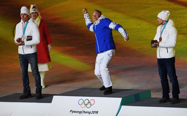 Призеры лыжной гонки на 50 км классическим стилем среди мужчин с масс-старта на XXIII зимних Олимпийских играх во время церемонии награждения - Sputnik Молдова