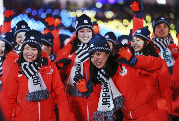 Спортсмены сборной Японии на церемонии закрытия XXIII зимних Олимпийских игр в Пхенчхане - Sputnik Молдова