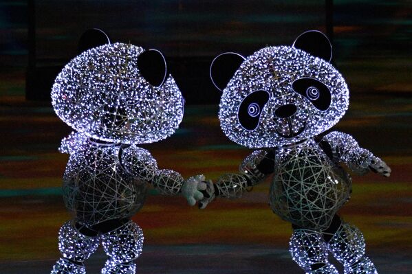 Участники церемонии закрытия XXIII зимних Олимпийских игр в Пхенчхане - Sputnik Молдова