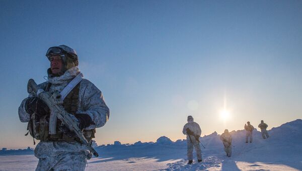 Бойцы спецназа на Северном полюсе, архивное фото.  - Sputnik Молдова
