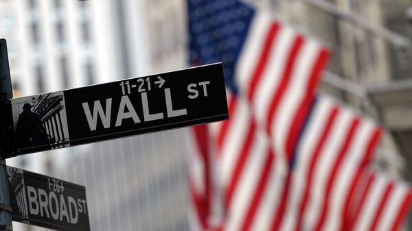 This file photo taken on January 07, 2016 shows a street sign at the corner of Wall and Broad Street across from the New York Stock Exchange - Sputnik Moldova-România