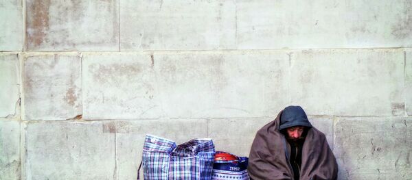 Homeless by a Wall - Sputnik Молдова