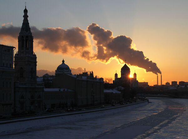 Vedere asupra râului Moscova, acoperit de gheață - Sputnik Moldova