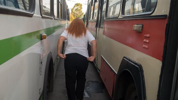 Эльмира (Эмма) Манян, единственная женщина-водитель троллейбуса в Ереване - Sputnik Moldova