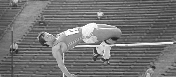 Валерий Качанов во время состязаний по прыжкам в высоту - Sputnik Молдова