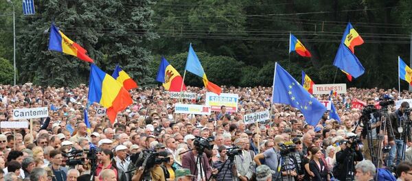 Протесты в Кишиневе 13 сентября на площади Великого национального собрания Протесты в Кишиневе 13 сентября на площади Великого национального собрания - Sputnik Молдова