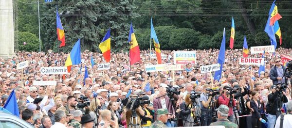 Протесты в Кишиневе 13 сентября на площади Великого национального собрания Протесты в Кишиневе 13 сентября на площади Великого национального собрания - Sputnik Молдова