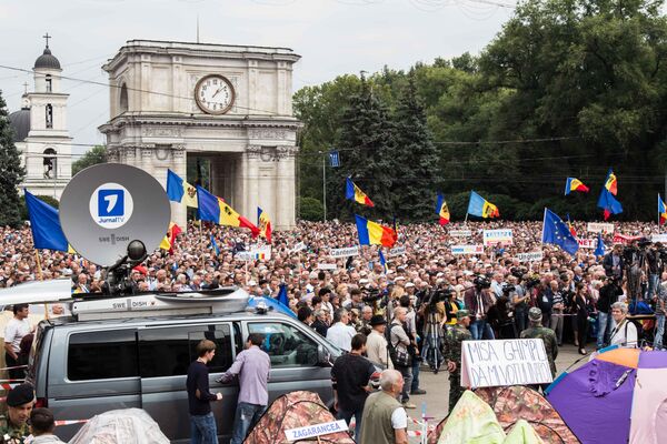 Организаторы протеста поблагодарили журналистов за освещение митингов. - Sputnik Молдова