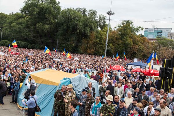 Протест проходит мирно, никаких стычек и инцидентов не было зафиксировано, как сообщалось ранее. - Sputnik Молдова