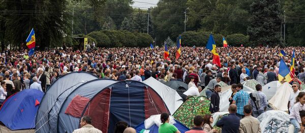 Протесты в Кишиневе 13 сентября на площади Великого национального собрания Протесты в Кишиневе 13 сентября на площади Великого национального собрания - Sputnik Молдова