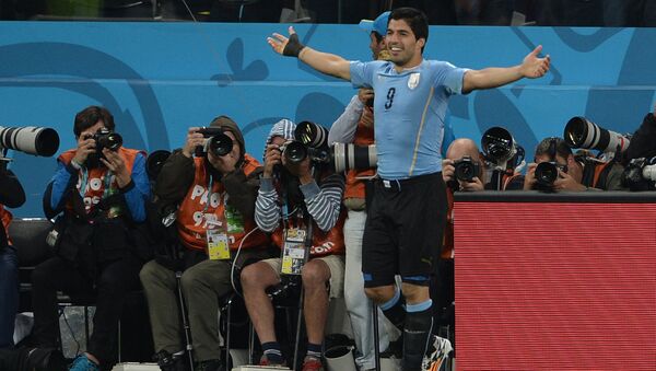 Игрок сборной Уругвая Луис Суарес радуется голу - Sputnik Молдова