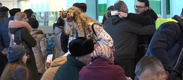 Как в аэропорту Кишинева пассажиров поздравляли с первым днем весны - Sputnik Молдова