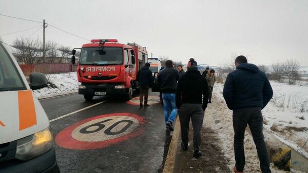 Grav accident rutier în România cu implicarea unui microbuz înmatriculat în republica Moldova - Sputnik Moldova