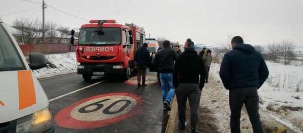 Grav accident rutier în România cu implicarea unui microbuz înmatriculat în republica Moldova - Sputnik Moldova