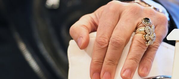Перстень на руке - Sputnik Молдова