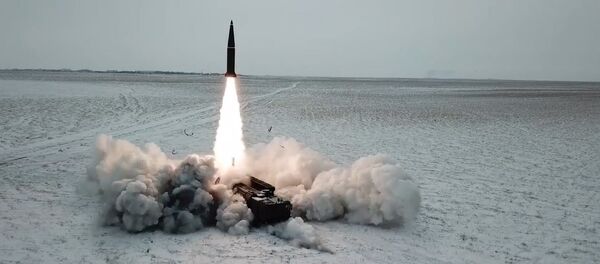Боевой пуск ракеты ОТРК Искандер-М состоялся на полигоне Капустин Яр - Sputnik Молдова