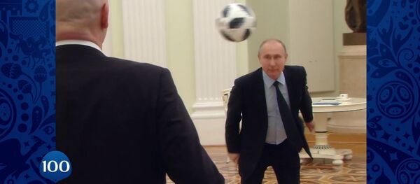 Путин и Инфантино сыграли в футбол - Sputnik Молдова