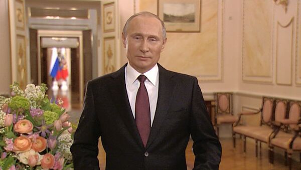 Владимир Путин поздравил женщин с 8 марта - Sputnik Молдова