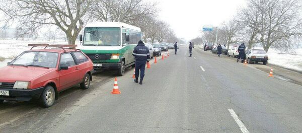 Peste 800 de șoferi trași pe dreapta de polițiștii de patrulare - Sputnik Moldova