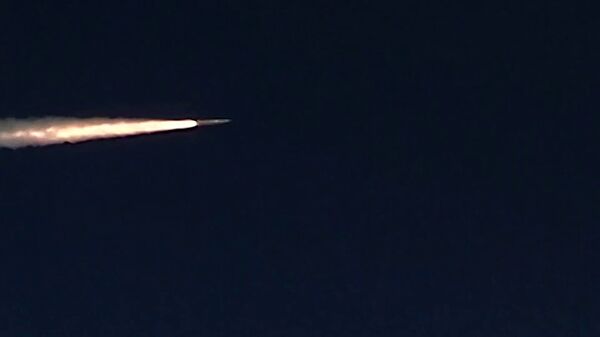 Racheta rusească supersonică Kinjal zburând spre țintă - Sputnik Moldova