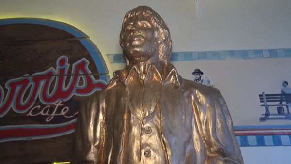 В одном из хорватских кафе установили статую Чака Норриса - Sputnik Молдова