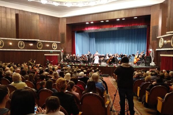 Вот так выглядел большой зал Национальной филармонии. Это фотография с концерта российских музыкантов Александра Маслова и Игоря Вербицкого. - Sputnik Молдова