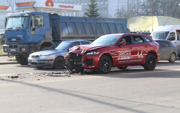 Accident pe strada Mihai Viteazul din Chișinău - Sputnik Moldova