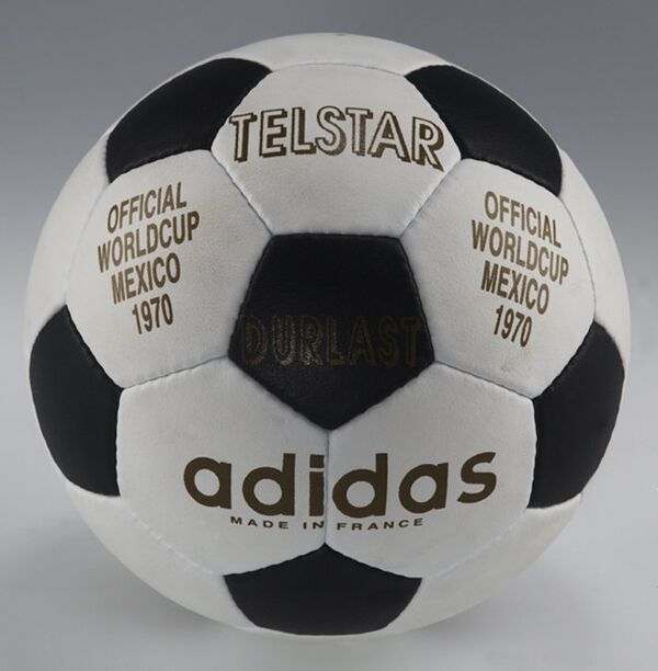 Balonul ”Adidas Telstar” Balonul ”Adidas Telstar” - Sputnik Moldova-România