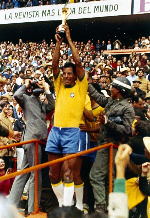 Campionatele Mondiale de fotbal (IX+). Zeița de Aur, legendă a timpurilor noi Campionatele Mondiale de fotbal (IX+). Zeița de Aur, legendă a timpurilor noi - Sputnik Moldova-România