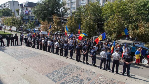 Около полусотни протестующих пикетировали в понедельник здание генеральной прокуратуры - Sputnik Молдова
