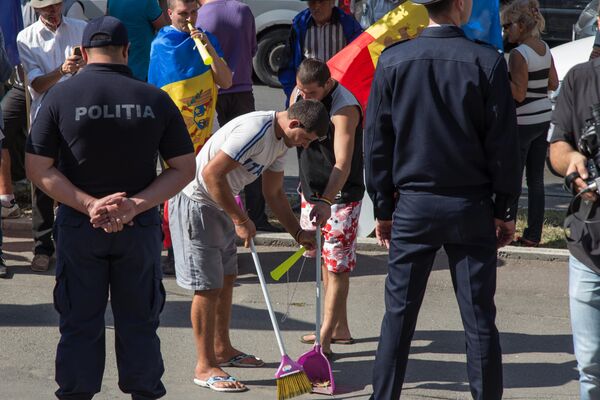 Протестующие требовали отставки главы ведомства Корнелия Гурина. - Sputnik Молдова