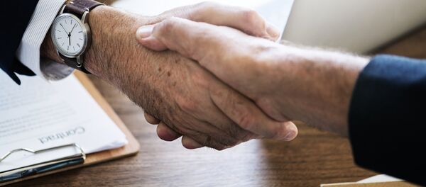 Strângere de mâna Strângere de mâna - Sputnik Moldova