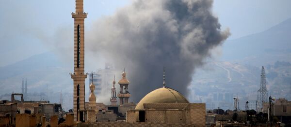 Дым после взрыва на востоке Дамаска, Сирия Дым после взрыва на востоке Дамаска, Сирия - Sputnik Moldova